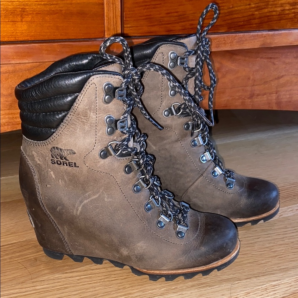 SOREL Conquest Joan of Arctic Lace Up Booties Wedges Ankle Boots Nubuck Leather